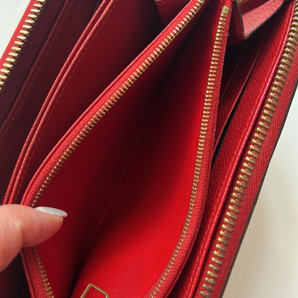 Louis Vuitton Red embossed monogram - Picture 12 of 17